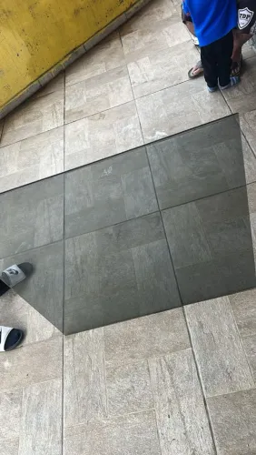 Vendo vidro temperado de mesa quadrada não entrego