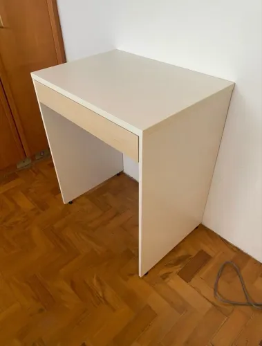 Mesa escrivaninha com gaveta