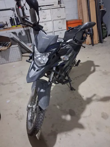 Xre 190 muito conservada único dono moto usada pra lazer