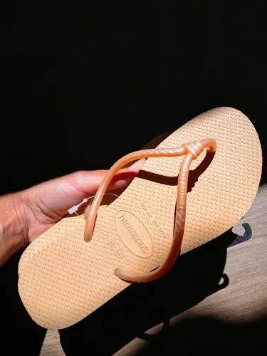 Chinelo havaianas Slim tube dourado forma pequena calça um 34