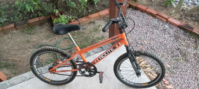 Vendo bicicleta BMX aro 16.