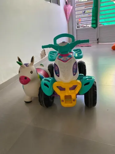 Quadriciclo Infantil com Pedal + cavalinho upa upa