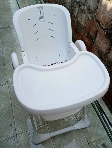 Cadeira de refeição para bebês.