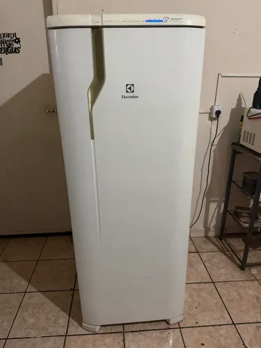 Geladeira Electrolux frost free 322 litros