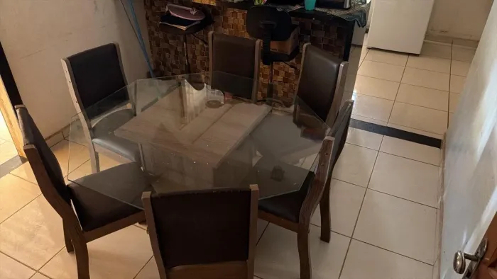Mesa de Vidro com 6 cadeiras