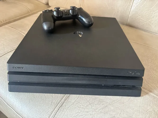 PS4 pro 1 TB - vende-se