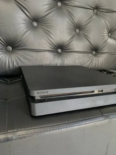 PlayStation 4 - slim de 2 tb impecável - 2 controles