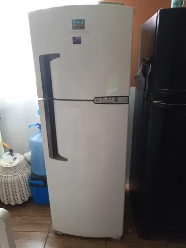 Geladeira Brastemp branca usada