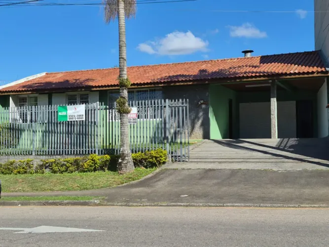 Imóvel para aluguel possui 170 metros quadrados com 3 quartos em Bacacheri - Curitiba - PR