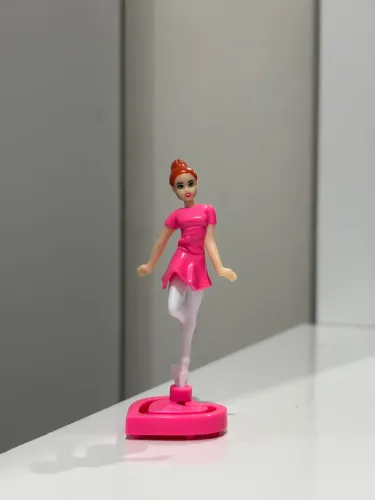 Barbies Profissões Kinder Ovo Patinadora/Bailarina