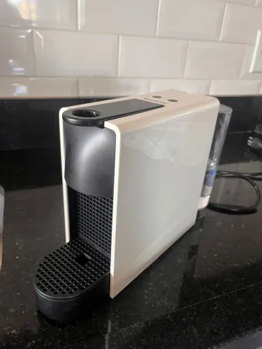 Cafeteira Nespresso Essenza Mini Branca