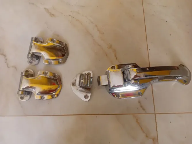 Vendo conjunto de dobradiça e fechadura para câmera fria industrial