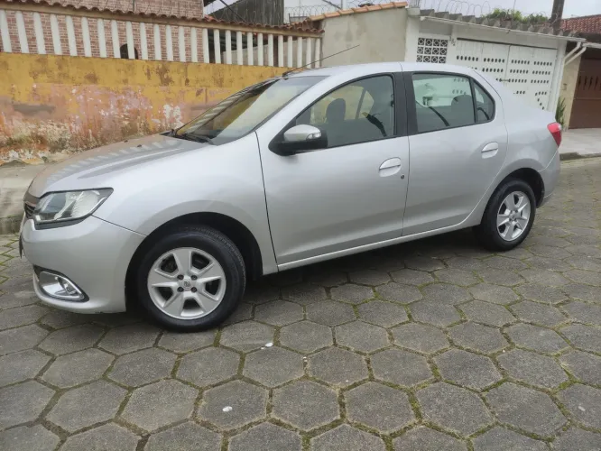 Renault Logan Dynamique Hi-flex 1.6 8V 4P 2016