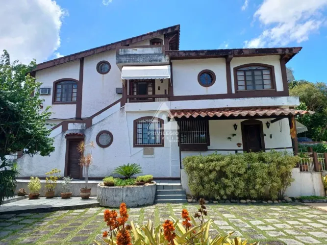 Casa duplex, 3 quartos, 3 banheiros, dependência, piscina, jardim em Freguesia (Jacarépagu