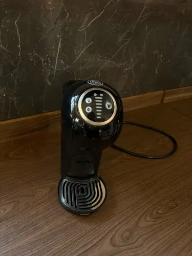 Vendo Cafeteira dolce gusto pouco usada