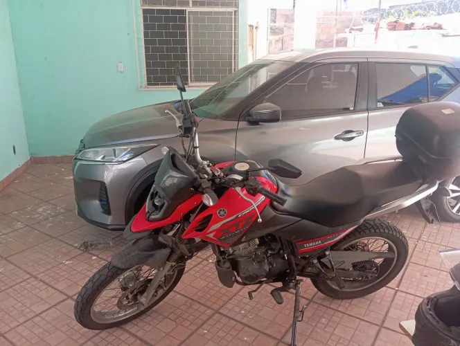 Vendo ou troco em moto de menor valor .