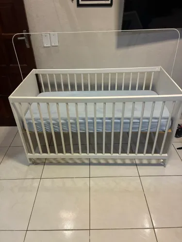 Berço e colchão semi novo