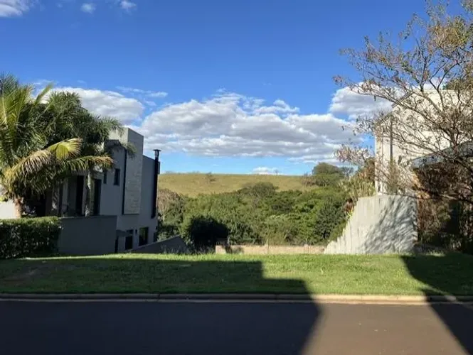 Terreno Alphaville fundo para mata | Só aqui na Imobiliária Rosa e Rangel