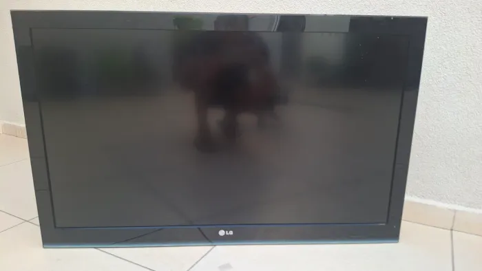 Tv 42 polegadas LG, não e Smart.