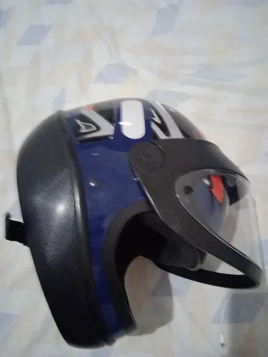 Vendo capacete seminnovo San Marino usado apenas 7 vezes original grande oportunidade