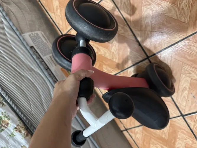 Bicicleta de equilíbrio infantil