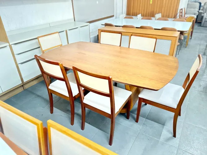 Mesa completa de madeira e madeira