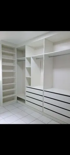Marceneiro e montador de móveis 