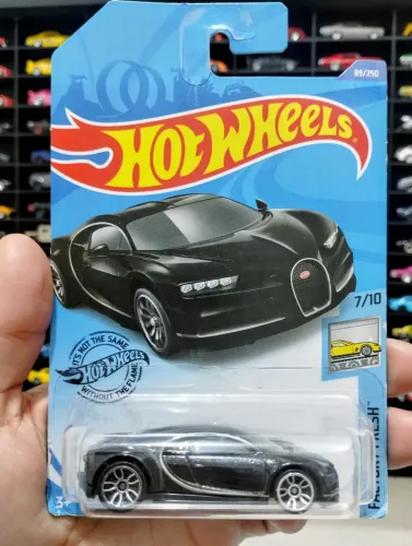 Hot Wheels 4 miniaturas lacradas. BUGATTI, Nasa e Batman 1/64