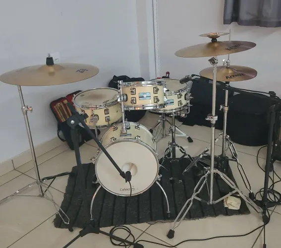Bateria Odery completa C/ pratos