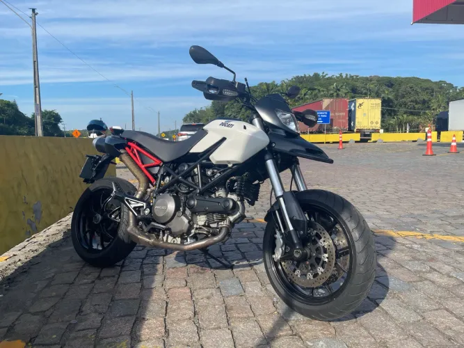 Ducati Hypermotard 796 ano 2011