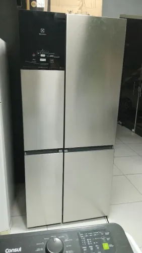 Geladeira Electrolux 4 portas muito conservada menos de 1 ano de uso