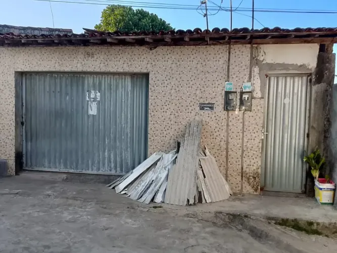 Imóvel para venda possui 250 metros quadrados com 4 quartos em Benedito Bentes - Maceió -
