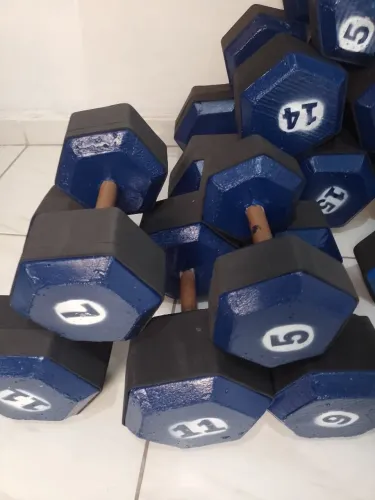 ? Halteres sextravado musculação,,, cimento ? 5,,,7kg= $50,00.  ? 8,,,10,,,11kg=$60