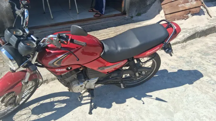 Vendo uma moto YAMAHA ybr ano 2008 pra vender barato