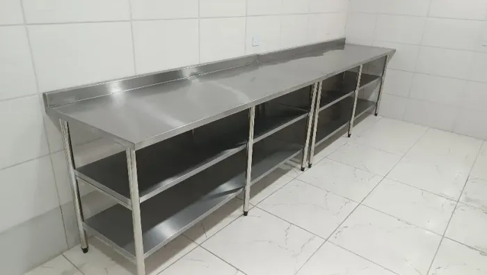 Mesa inox manipulação alimentos
