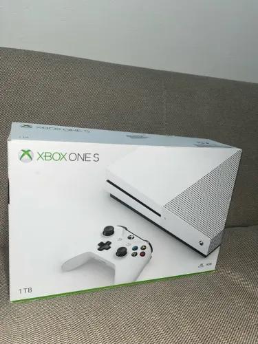 Xbox One S 1 TERA + dois controles