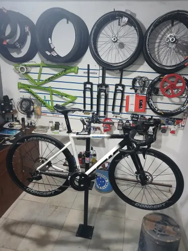 Bicicleta road shimano 105 12 velocidades,garfo carbono.