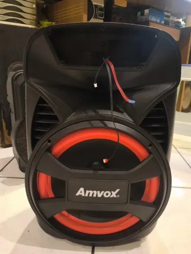 Caixa de som amplificada é o modelo Amvox ACA 480 Viper II - PARA PEÇAS SEM PLACA FRONTAL