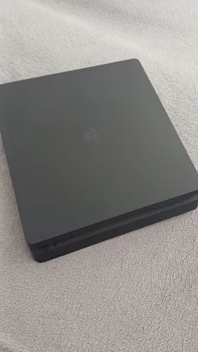 Playstation 4 Slim, 1TB, 2 controles + 5 jogos (MK11, Spider-Man, PES 2021, Days Gone, F1.