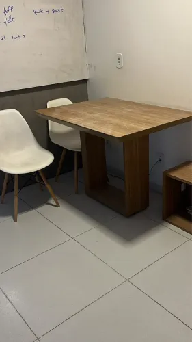 Mesa retangular de madeira com 4 cadeiras Charles Eames TokStok
