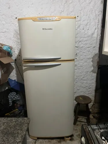 Geladeira Frost Free Premium Eletrolux DFF40 
