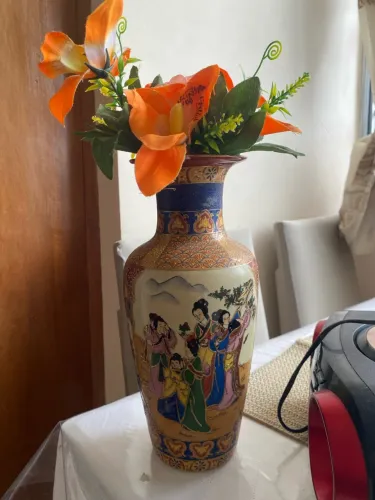 Vaso Raro Porcelana Oriental Satsuma - Relevo Dourado E Gueixas