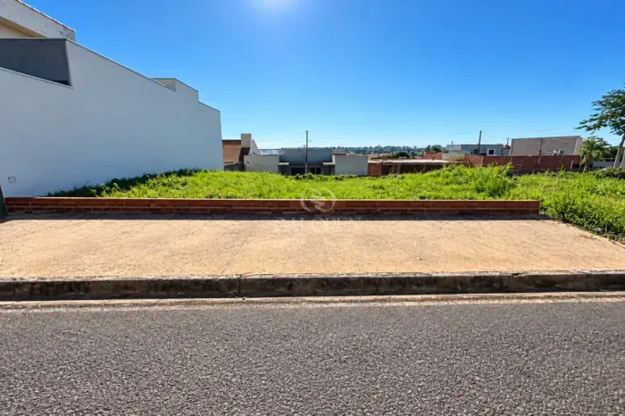 TERRENO À VENDA 300m² NO ECOVALLEY SARANDI/PR