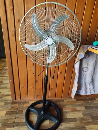 Ventilador de pé 