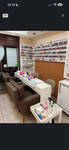 Alugo espaço para manicure 