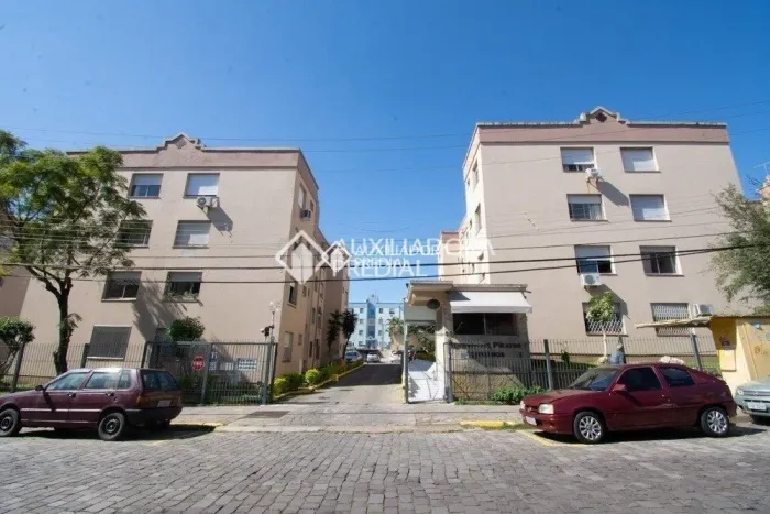 Apartamento à venda no Morro Santana, 39 m² com 1 quarto/dormitório disponível.