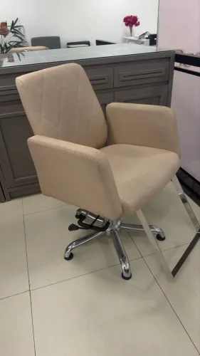 3 Cadeira de Cabeleireiro Profissional Rosa Nude - Confortável e Elegante 