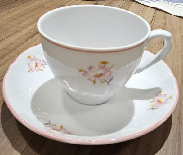 12 Xícaras de Chá em Porcelana Beatriz 