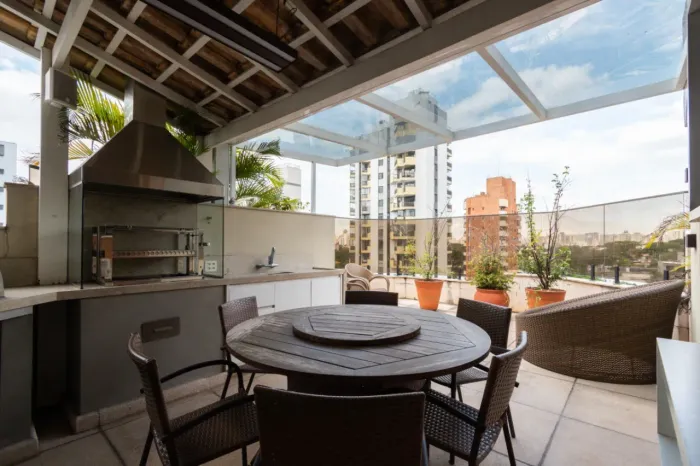 Cobertura de luxo à venda em Moema, São Paulo-SP: 3 quartos, 3 suítes, 4 salas, 6 banheiro