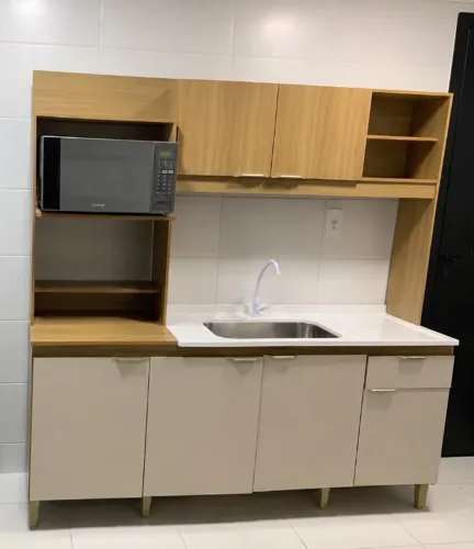 Vendo cozinha usada 5 meses. Sem arranhões. Motivo da venda mudança.